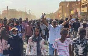 تظاهرات مليونية في العاصمة السودانية وسقوط أول قتيل