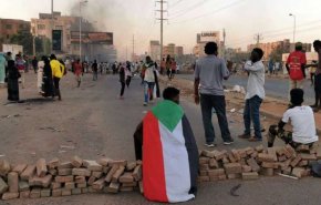 صحيفة فرنسية: النظام السوداني يضرب بيد من حديد خلف أبواب مغلقة