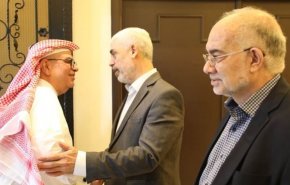 السنوار يبحث مع السفير القطري إعادة الإعمار في غزة