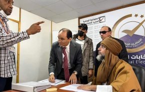 تشوش المشهد الانتخابي في ليبيا.. القذافي عائد وحفتر وصالح يتساومان