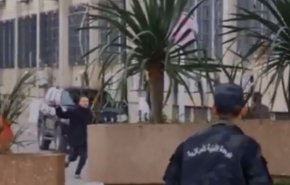 شاهد..لحظة احباط الهجوم الإرهابي على مقر الوزارة الداخلية التونسية