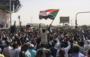 احتجاجات بمدن سودانية على إجراءات البرهان والشرطة تطلق الغاز