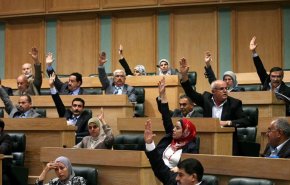 نواب اردنيون يهددون بطرح الثقة بالحكومة إذا لم تتراجع عن 'اتفاق النوايا'
