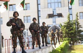 الجزائر تعلن القبض على 9 عناصر دعم للجماعات الإرهابية و87 مهاجرا غير شرعي