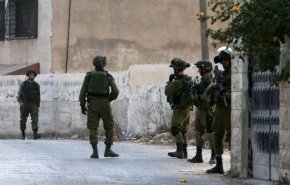 الإحتلال الإسرائيلي يعتقل شابًا فلسطينيا بزعم محاولة تنفيذ عملية طعن في تل أبيب