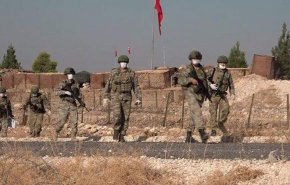تركيا تدرب مسلحين في إدلب على المدرعات والدبابات!