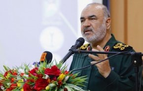 اللواء سلامي: العدو يعمل على اضعاف ثقة الشعب الايراني