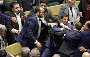 رئيس مجلس النواب الأردني يعتذر عن حادثة العراك بين النواب