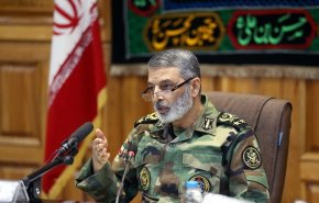 قائد الجيش الايراني يتفقد المناطق المتضررة بالسيول جنوب شرق البلاد