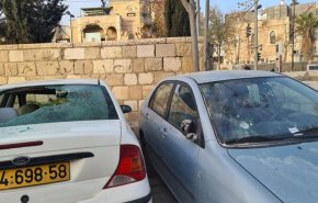 مستوطنون يرشقون سيارات الفلسطينيين بالحجارة في الضفة الغربية