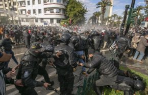 شاهد.. احداث التظاهرات في تونس اليوم