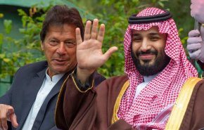 موقع فرنسي: السعودية تدعم باكستان 'طمعا' بالخبرات النووية