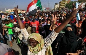  السودان: تظاهرات حاشدة للمطالبة بتسليم الحكم إلى المدنيين