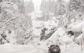 لبنان..طرقات مقطوعة في بعض المناطق بسبب تراكم الثلوج