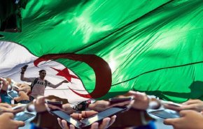 عدد مشتركي الإنترنت يتجاوز عدد السكان في الجزائر!
