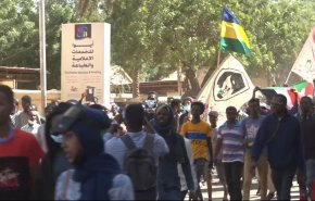 عسكر الانقلاب يستخدم مياه الصرف الصحي لتفريق المتظاهرين السودانيين!
