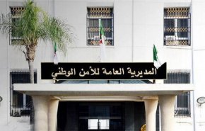 الجزائر تعلن تفكيك شبكة إجرامية لقيامها بالإتجار في الأسلحة الحربية