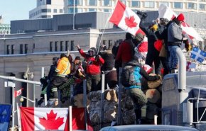 تداوم اعتراضات؛ پافشاری معترضان بر تصرف پل کلیدی کانادا ـ آمریکا/  معترضان دستور دادگاه را زیر پاگذاشتند