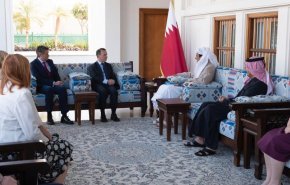أمير قطر يستقبل وفدا برلمانيا بريطانيا في الدوحة