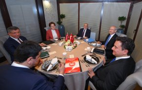 المعارضة في تركيا تسعى لإقالة أردوغان واستعادة النظام البرلماني +الصور