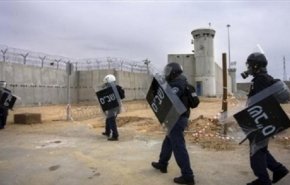 القوات الصهيونية تقتحم سجن نفحة وتعتدي على الأسرى بالضرب