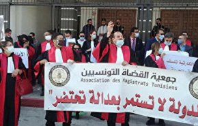 درخواست جمعیت قضات تونس برای اعتراض و بستن بازوبند قرمز 