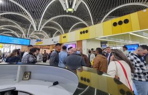 مطار بغداد يكتظ بالمسافرين بعد توقف رحلات جوية (فيديو)