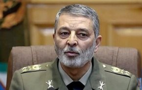 قائد الجيش الايراني يؤكد اهمية تعزيز القدرات الدفاعية