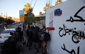 الاحتلال يعتدي على المتضامنين في منزل السعو بالشيخ جراح