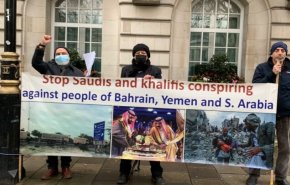 محتجون في لندن يطالبون بوقف التآمر السعودي البحريني على شعوب المنطقة