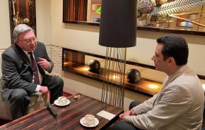 اوليانوف: الفريق الايراني المفاوض يدافع كالأسد عن مصالحه الوطنية