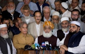 تحركات مكوكية للمعارضة والحكومة الباكستانية لاستقطاب الحلفاء