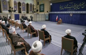 قائد الثورة الاسلامية: الحكم في الاسلام يختلف جذريا عن نظام الحكم في العالم