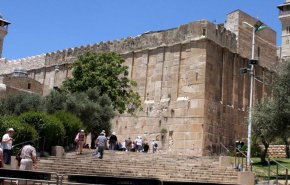 حفريات إسرائيلية متواصلة تهدد الحرم الإبراهيمي