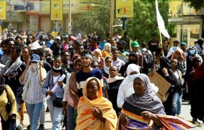 تظاهرات مردم سودان علیه حکومت نظامی و بحران اقتصادی/ شلیک گاز اشک‌آور از سوی نیروهای امنیتی