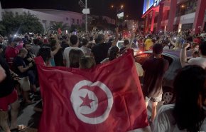 تونس.. وقفة احتجاجية وسط العاصمة رفضاً لـلاستشارة الإلكترونية لسعيّد