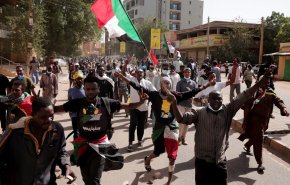 پلیس ضد شورش سودان به سمت معترضان در خارطوم گاز اشک آور پرتاب کرد
