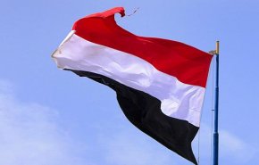عکس.. پرچم یمن؛ زینت‌بخش برج آزادی