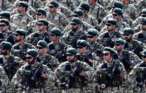 الجيش الايراني: يوم الجمهورية الاسلامية يبشر بمستقبل وضاء للبلاد