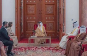 ملك البحرين يدعو اسرائيليين لقصره لتسلم 