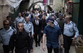 حماس يعلق على اقتحام وزير خارجية العدو لباب العامود
