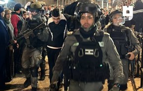 شاهد.. تجدد الاعتداءات ضد الفلسطينيين في باب العمود في القدس المحتلة
