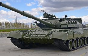 مبارزة بين دبابتي 'تي - 80' الروسية و'تي - 64' الأوكرانية