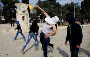 إصابة 4 مستوطنين رشقًا بالحجارة قرب القدس