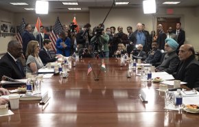 وزير الدفاع الأمريكي يجري محادثات مع نظيره الهندي
