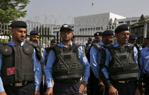 مقتل ضابطين ومتمردين اثنين باشتباكات عنيفة شمال غربي باكستان

