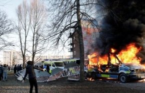  احتجاجات عنيفة على اساءة متطرف في السويد للقرآن الكريم 