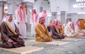 خوف يسيطر على بن سلمان اثناء زيارة المسجد النبوي