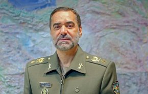 وزير الدفاع الايراني: تسليم المركبات العسكرية المنتجة محليا إلى القوات المسلحة قریبا