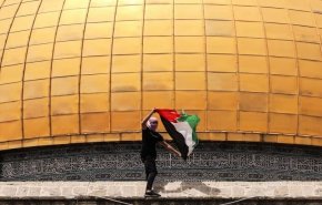  اهتزاز پرچم فلسطین بر فراز مسجد 